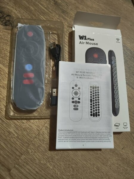 Telecomanda air mouse cu functie de tastatura si mouse