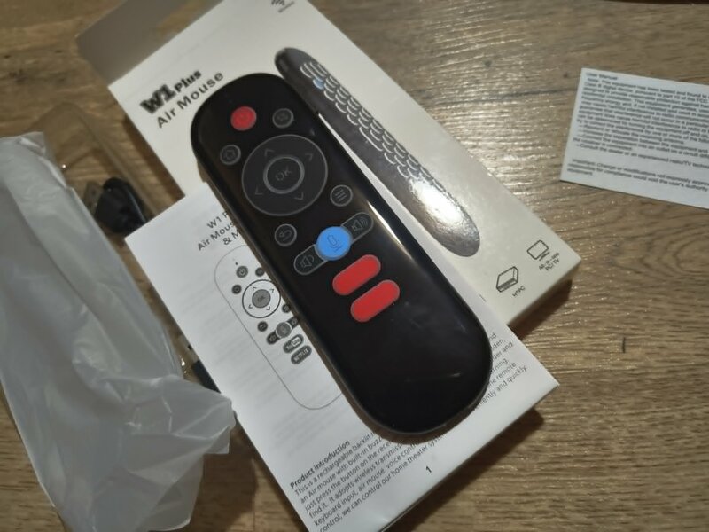 Telecomanda air mouse cu functie de tastatura si mouse